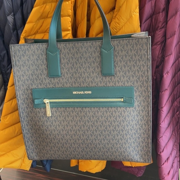 MICHAEL KORS KENLY LARGE NS GRAPHIC LOGO TOTE SATCHEL SHOULDER BAG
MK SIGNATURE - Picture 7 of 16